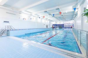 Фотография GEMS GROUP 1